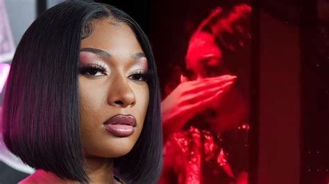 Megan Thee Stallion breaks down on stage after X。